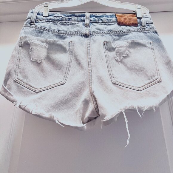 Billabong-Women's Cuffed Distressed Denim/Jean shorts-Size 28-Two Tone /Frayed - Picture 7 of 11